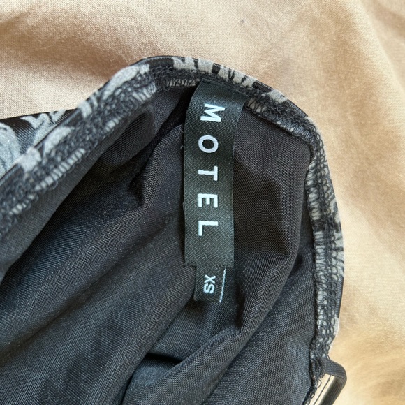 Like New Motel Rocks Kazela Bodycon Mini Dress In Brocade Grey Flock - Picture 6 of 7